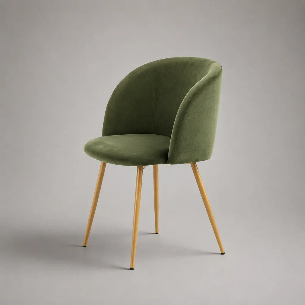 Sedia imbottita in velluto verde oliva con schienale avvolgente e piedi in leggero effetto rovere, 56 × 58 × 80 cm