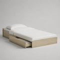 Letto singolo in pannello a particelle con cassetto, rovere leggero, letto 90 × 200 cm, dimensioni 205 × 96 × 60 cm