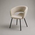 Sedia da pranzo in fibbia in poliestere beige con piedini in acciaio nero e schienale arrotondato, 58 × 56 × 77 cm