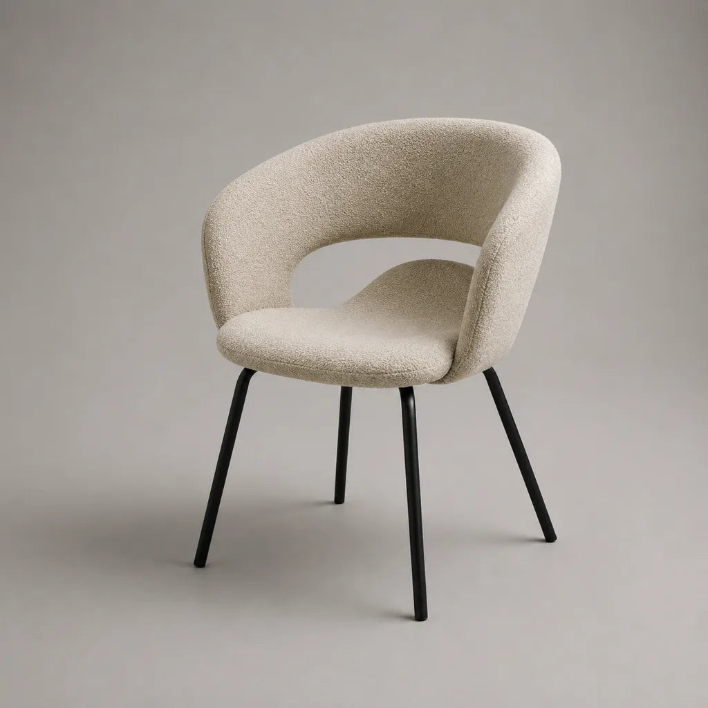 Sedia da pranzo in fibbia in poliestere beige con piedini in acciaio nero e schienale arrotondato, 58 × 56 × 77 cm